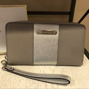 Michael Kors Center Stripe Gray and silver wallet